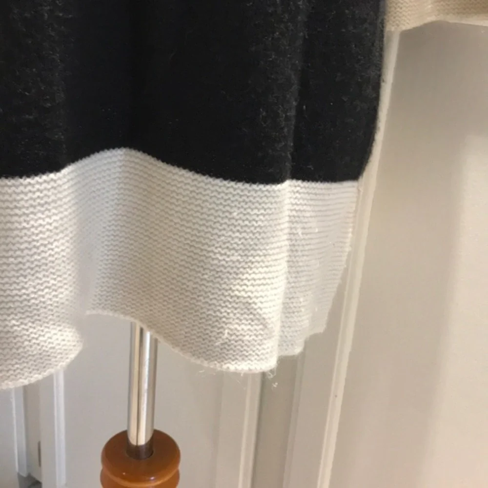 H&M black and cream sweater - Picture 3 of 8